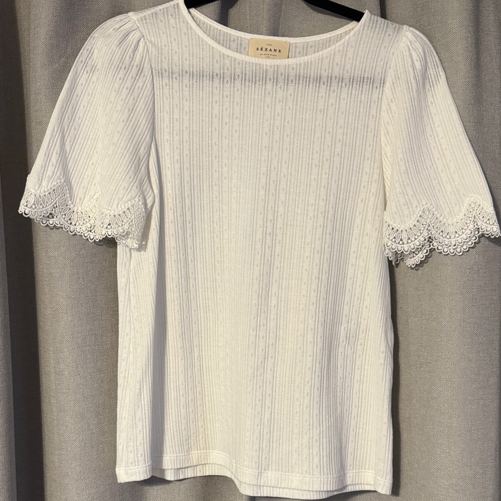 Clea t-shirt in new condition